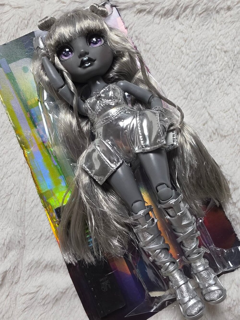 2022 Rainbow Shadow High Luna Madison Series 1 Fashion Doll MGA